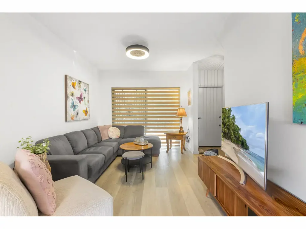 Strathfield 2બેડરૂમ A Much-Loved Full Brick Townhouse Offering Low-Maintenance Living in a Boutique Complex