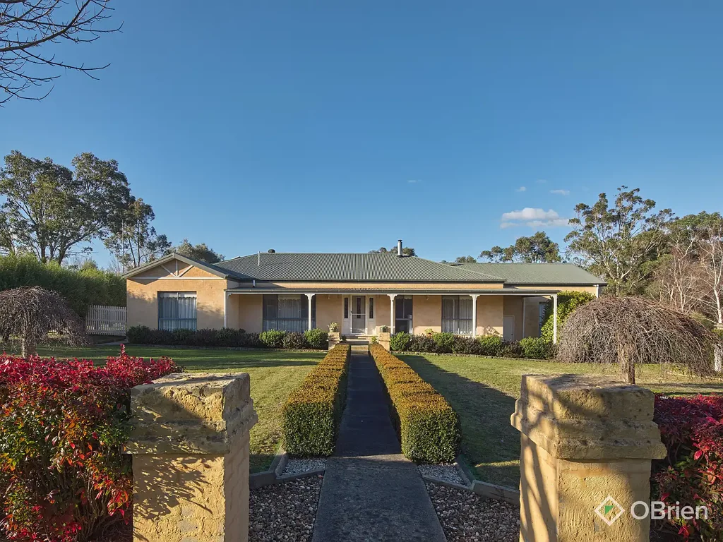 Drouin 4ਬੈੱਡਰੂਮ Private Lifestyle Retreat with Outstanding Shedding on 1.6 Acres
