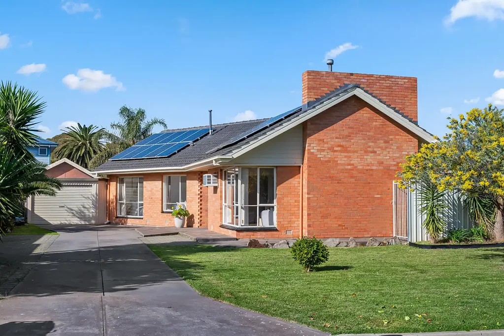 Morphett Vale 3 Slaapkamer Solid mid-century charm with room to grow…