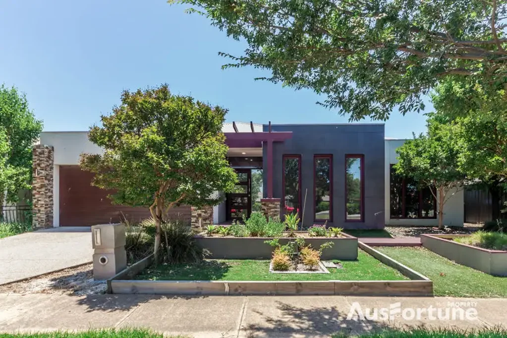 Fully furnished with quality furniture Large home