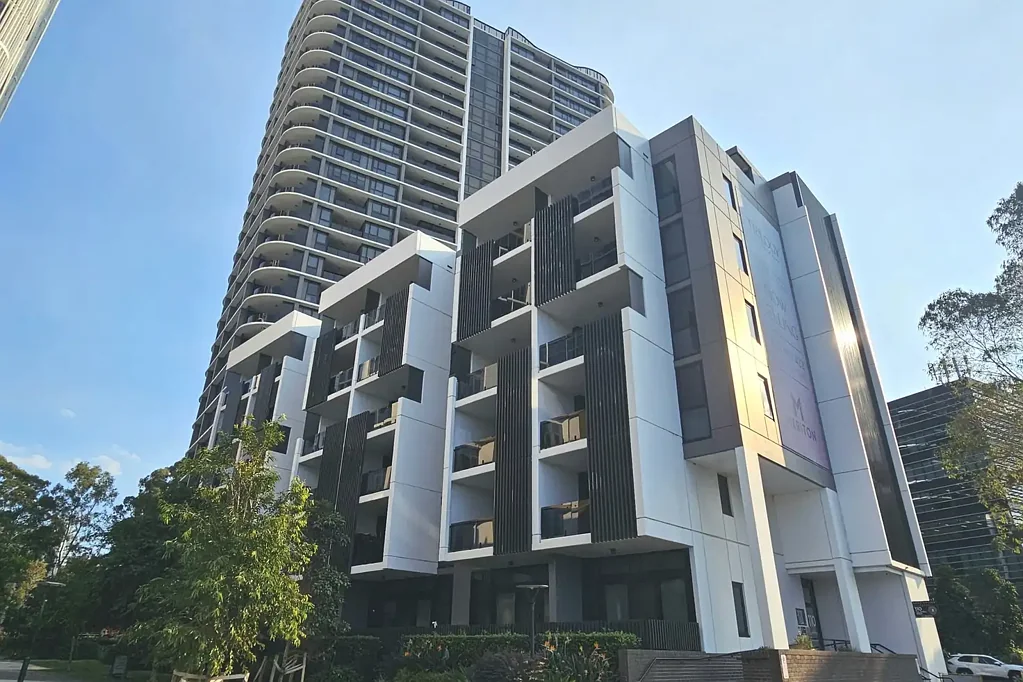 Luxury Muti- Level 2-Bedroom Apartment with breathtaking Private roof terrace