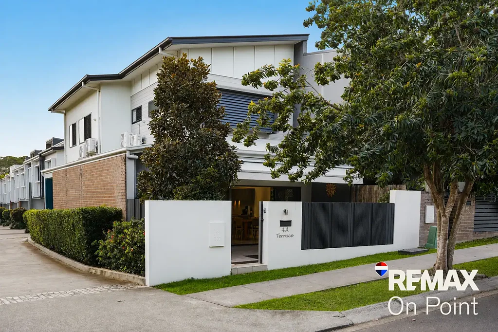 Manly West 3房 专属精品联排别墅，无业主法团费用 EXCLUSIVE BOUTIQUE TOWNHOME WITH NO BODY CORPORATE FEES
