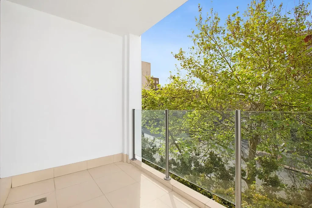Contemporary apartment in the heart of vibrant Crows Nest