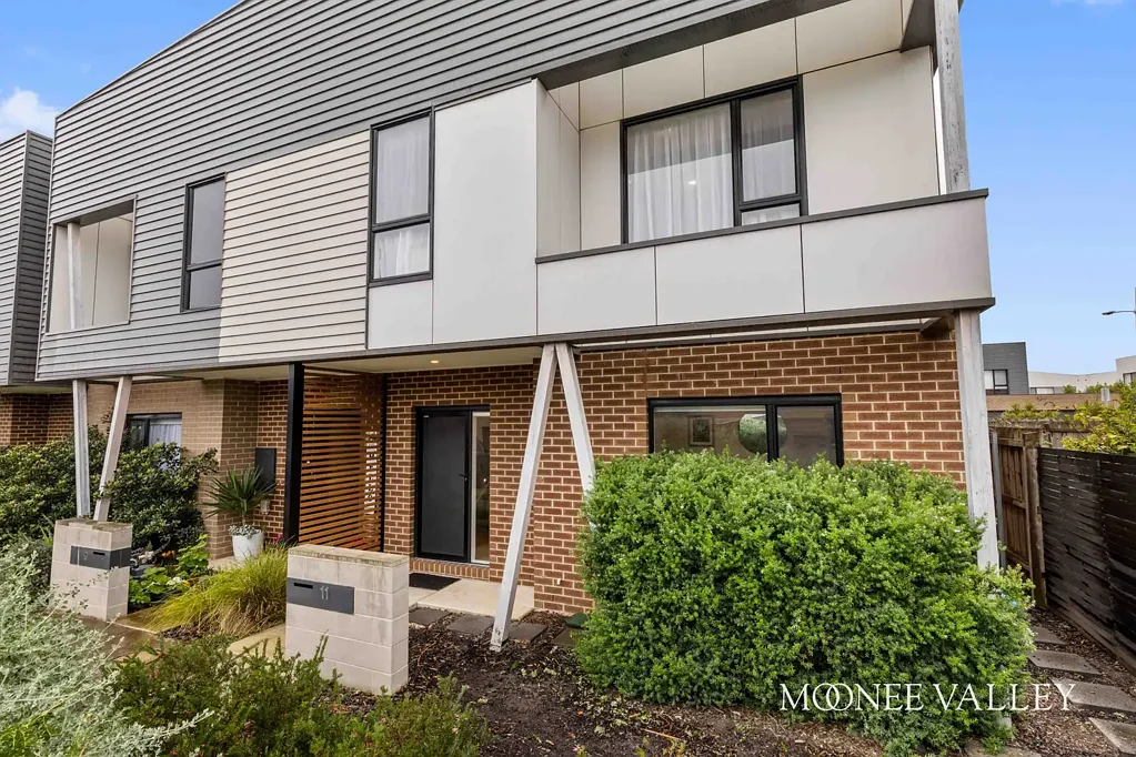 Avondale Heights 4कमरा Parkside Perfection with Premium Appeal