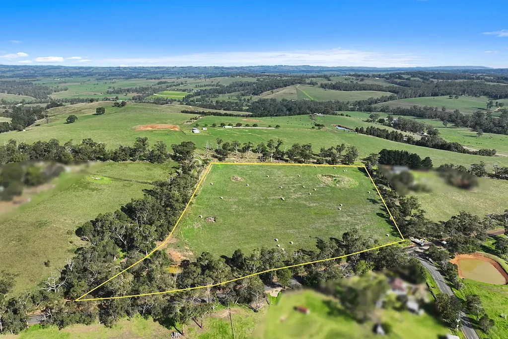 Heath Hill Lifestyle Acreage with Elevated Bay & Forest Views