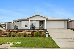 2/4 Barralong Way, Gobbagombalin