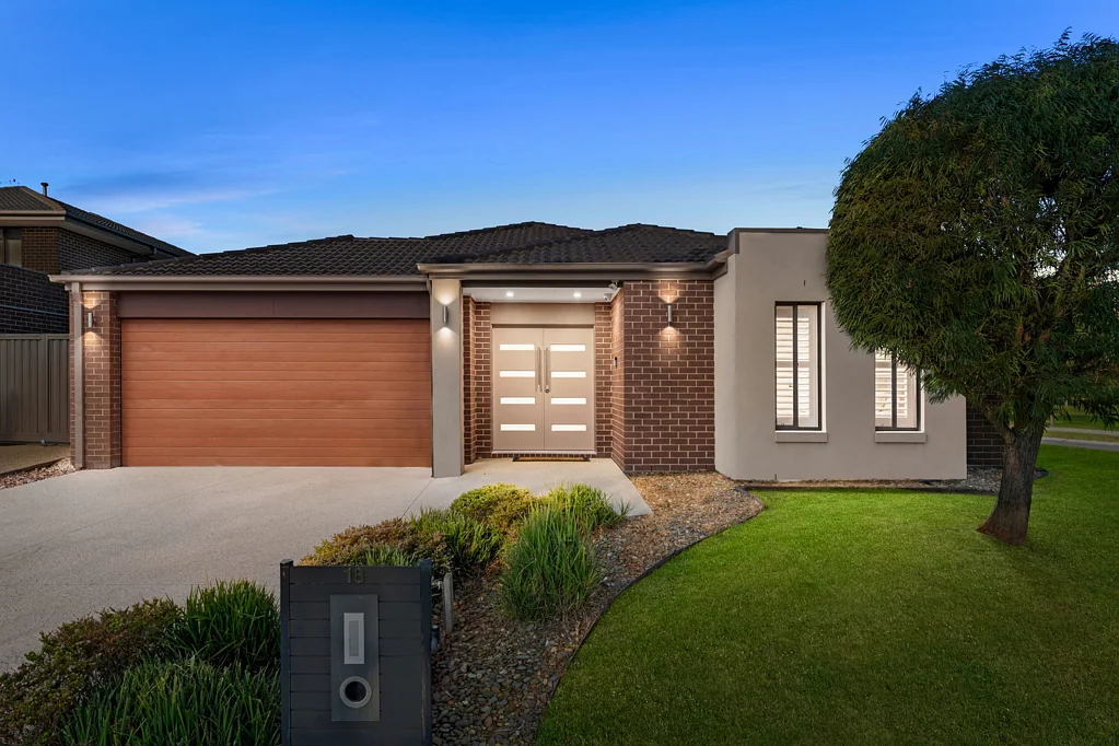 Cranbourne North 4غرفة نوم Spacious Family Living with Multiple Zones & Entertaining Appeal
