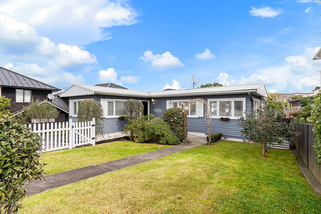 Howick 1 Bedroom Honest to Goodness!