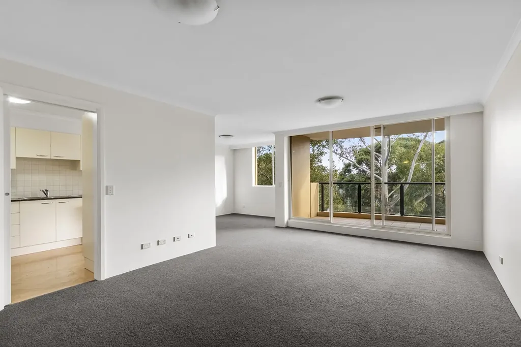 Spacious Garden-View Apartment in Prime St Leonards Location