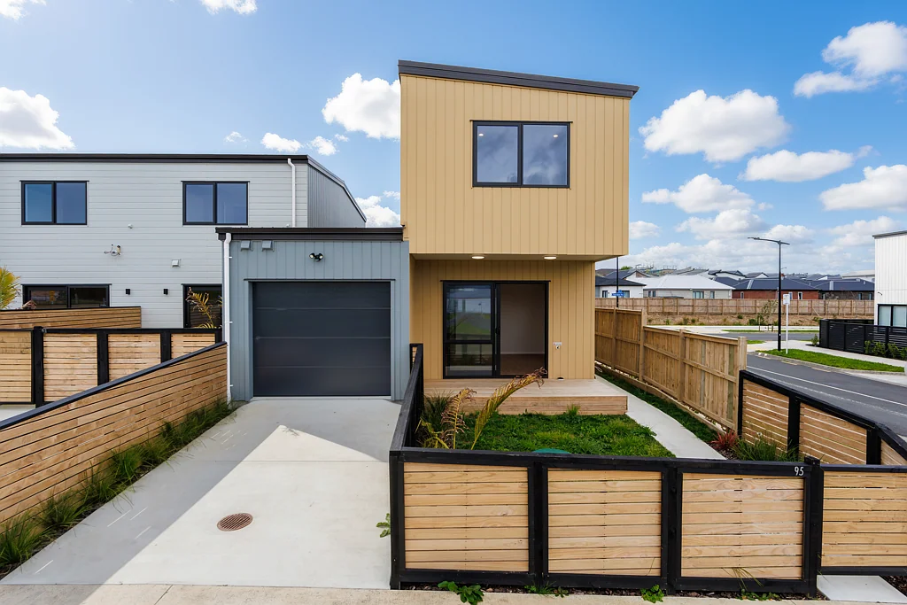 Opaheke 4房  Brand-New Corner Home with Unbeatable Value!