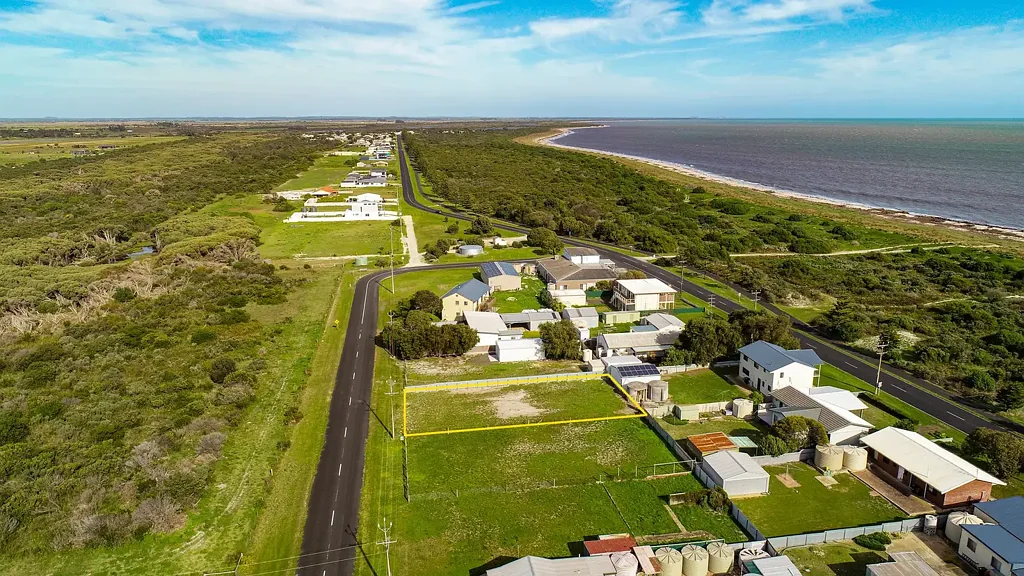 Kingston Se Build it by the Sea...