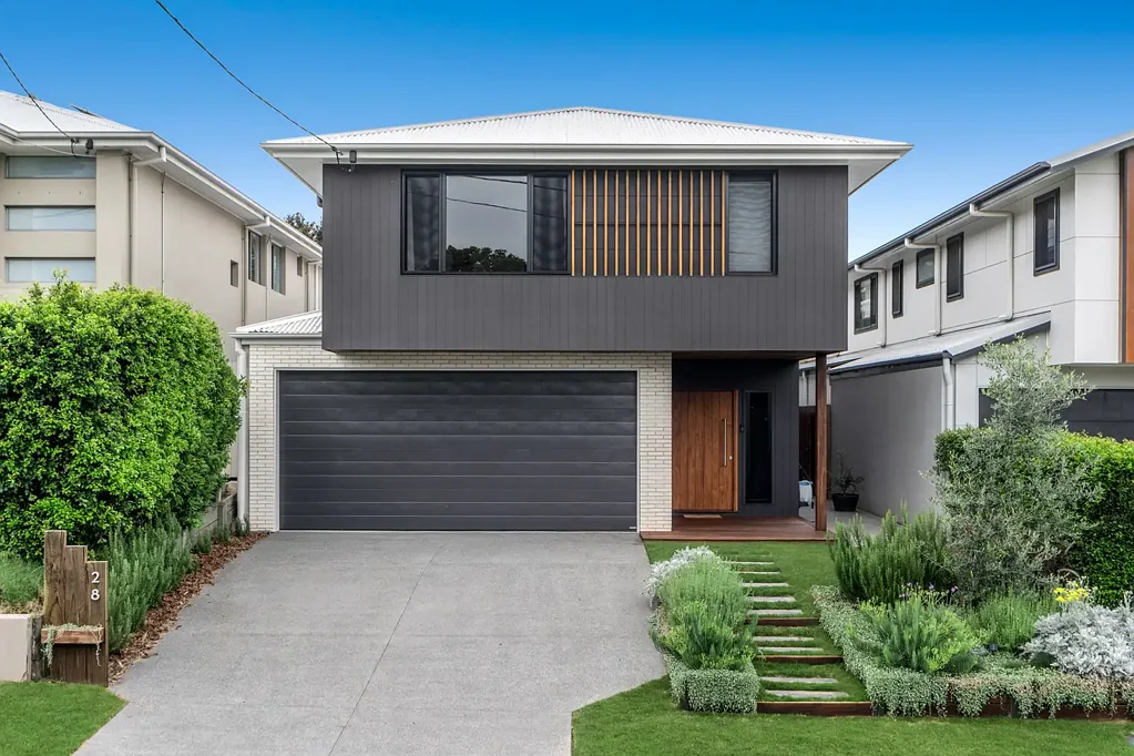 Wynnum 4બેડરૂમ Ready to move in