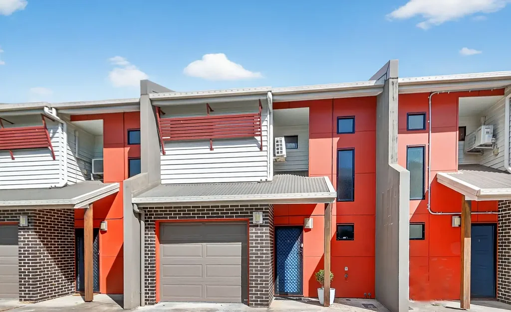 Caboolture 3ਬੈੱਡਰੂਮ Contemporary Townhouse Living – Move In or Invest!