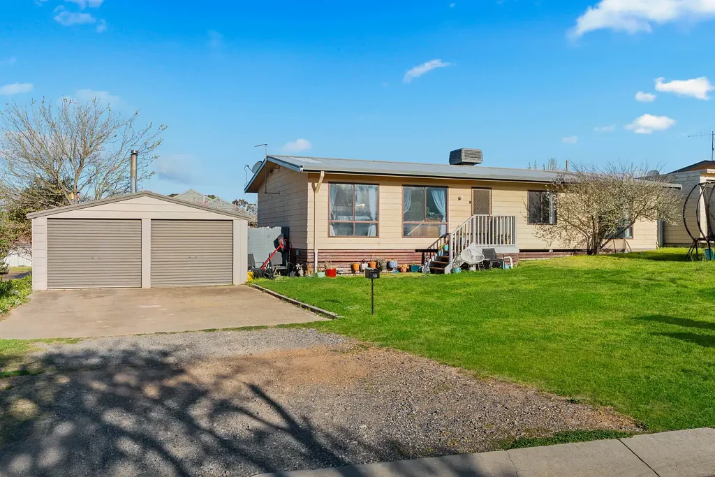 Goulburn 3Zimmer Charming Three-Bedroom Home with Spacious Living & Entertaining Areas