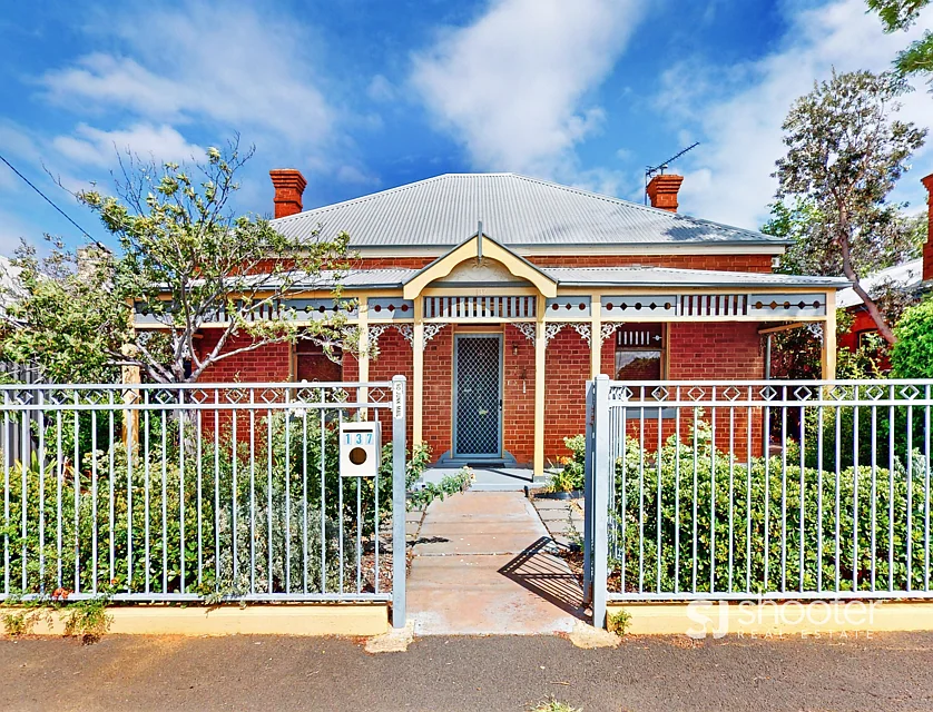 137 Bourke Street, Dubbo, NSW 2830, 5房, 3浴, 独立屋