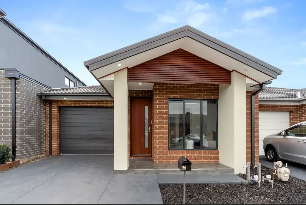 Modern & Bright with Compact Comfort!