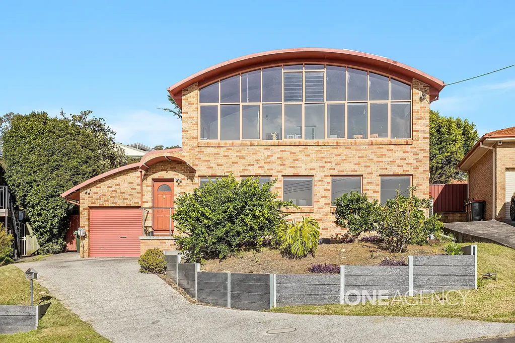 ARCHITECTURAL GEM WITH STUNNING VIEWS AND POOL