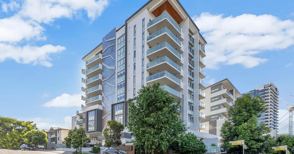 (Short term only) Modern 2-Bedroom , 2-bath Apartment in Prime Milton Location