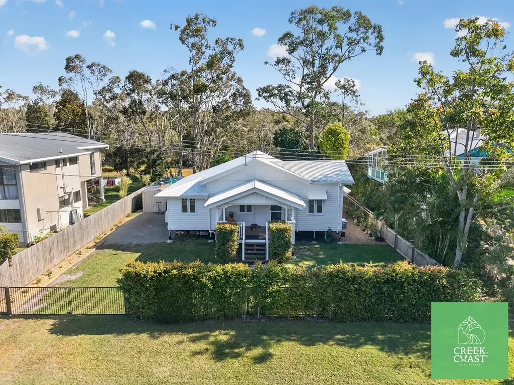 Tin Can Bay 3Zimmer TIMELESS QUEENSLANDER CHARM – BEAUTIFULLY RENOVATED COASTAL LIVING