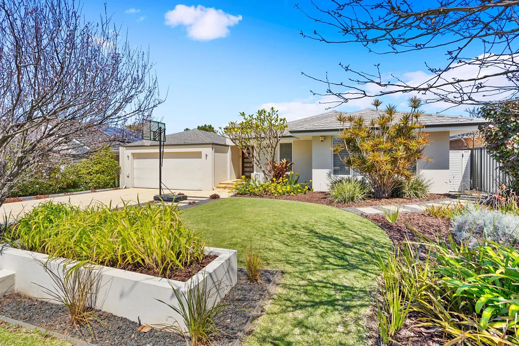 15 Barrisdale Road, Ardross, WA 6153