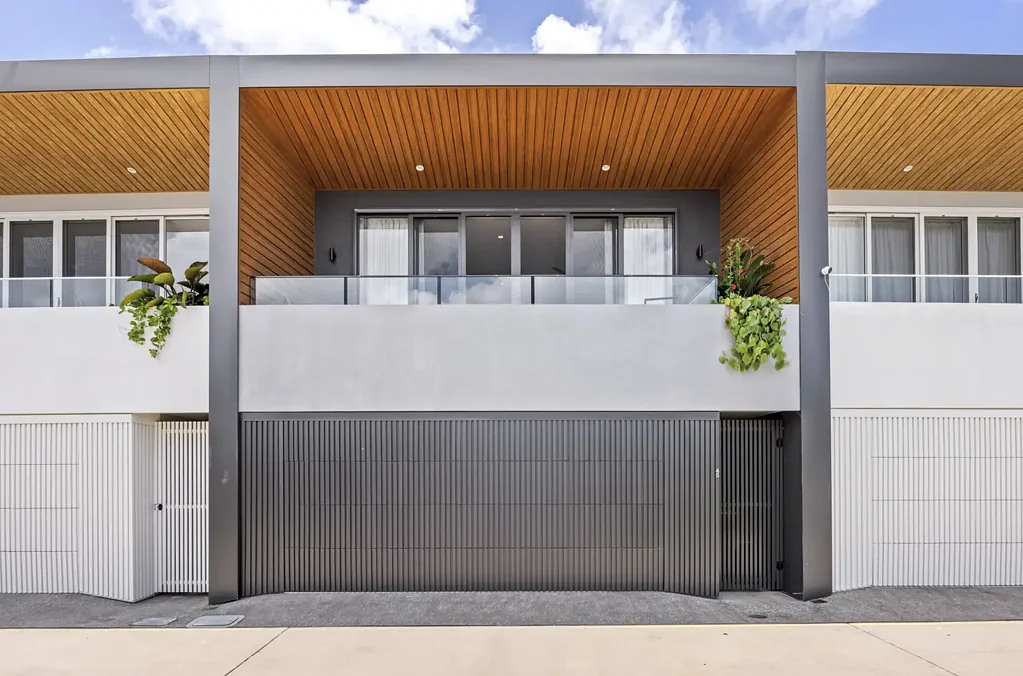 Maroochydore 4ਬੈੱਡਰੂਮ Near-new, sleek and spacious home