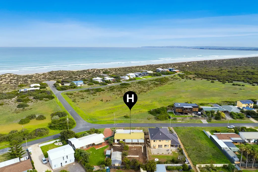 Goolwa Beach 4房  Prime Goolwa Beach Position – Renovate, Rebuild or Relax