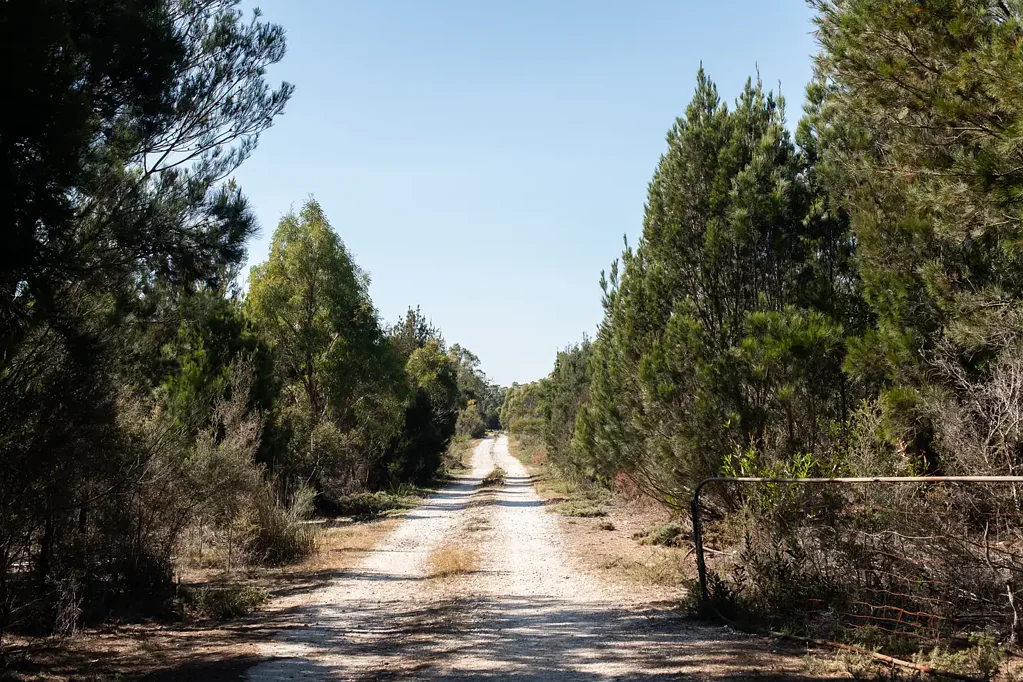 Clarence Point 2房  Elevated with Water Views on Approx 32 acres