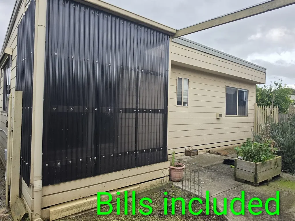Freshly Renovated Comfort in the Heart of Cranbourne
Smart Living with Electricity and Gas Included!