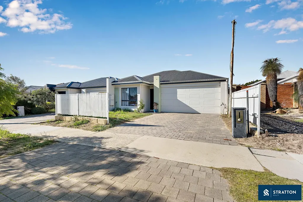 Kelmscott 3部屋 3-Bedroom 2-Bathroom Family Home in Prime Kelmscott Location with Low-Maintenance!!