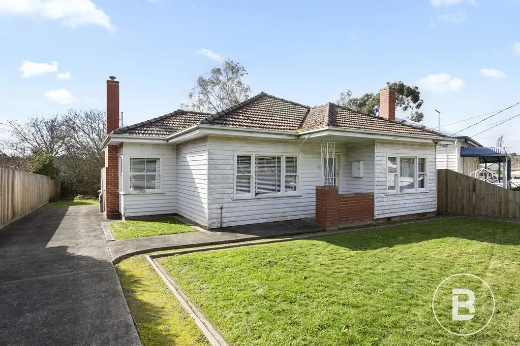 Golden Point 3 Bedroom RENOVATOR'S DELIGHT IN SERENE GOLDEN POINT