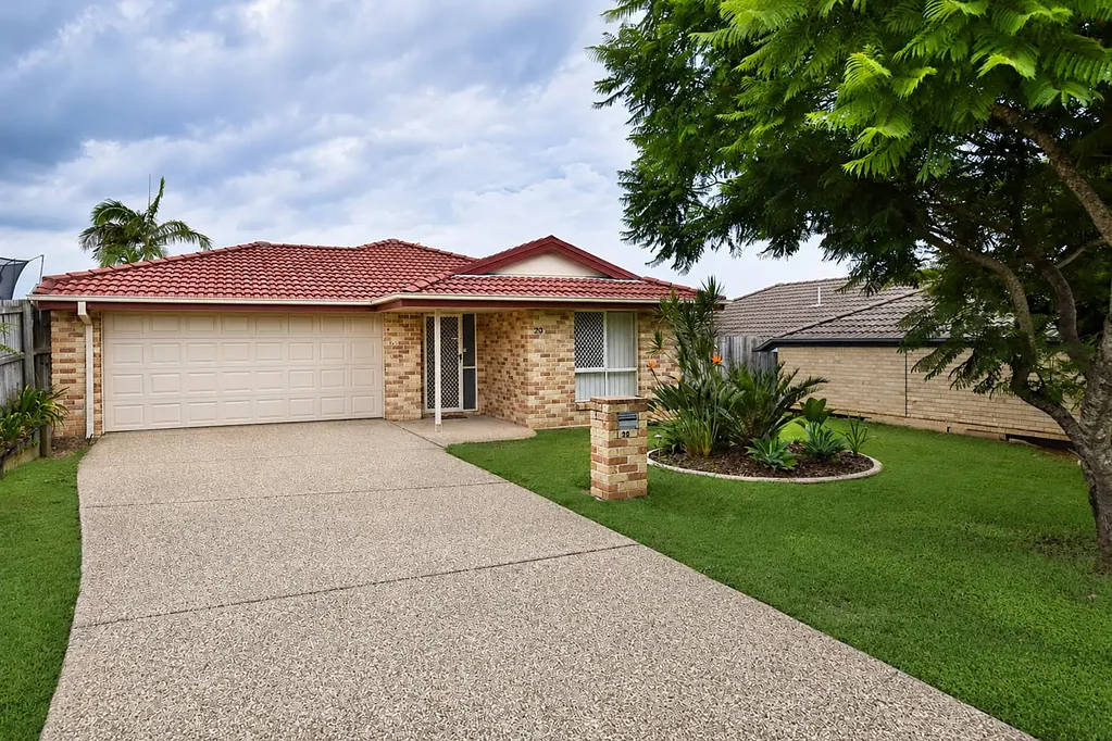 Kallangur 3 Slaapkamer Modern Family Living with Side Access in a Convenient Location