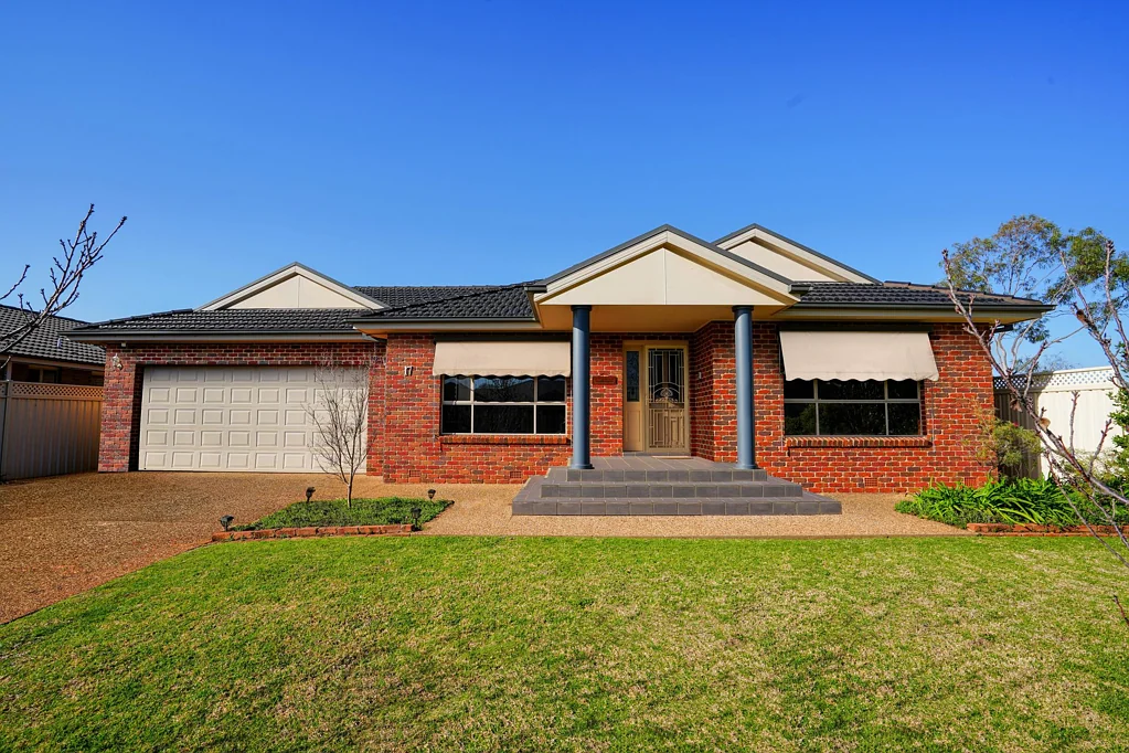 17 Simona Close, Griffith, NSW 2680