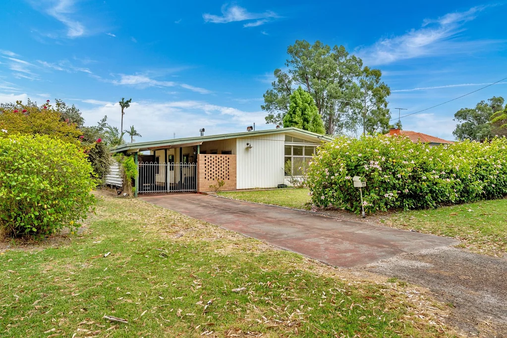 17 CLIFTON CRESCENT, Pinjarra, WA 6208