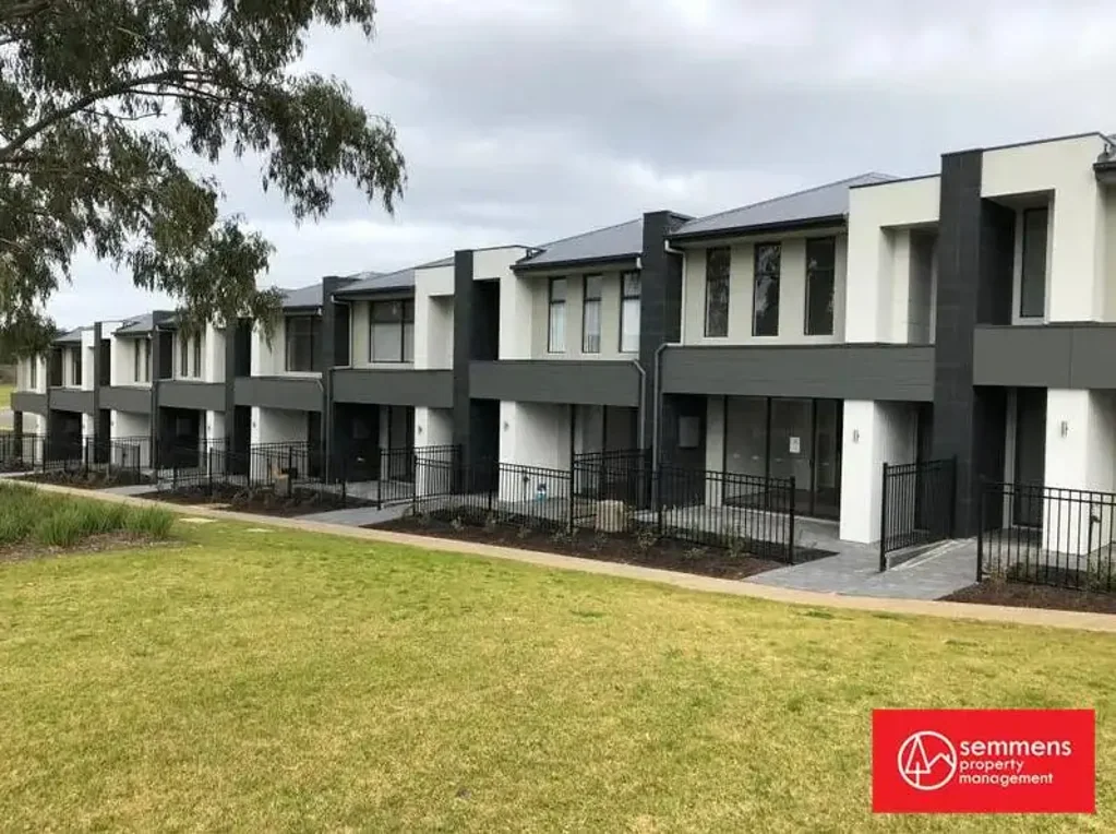 3 BEDROOM, 2 BATHROOM, TWO STORY MODERN TOWNHOUSE IN MOUNT BARKER.