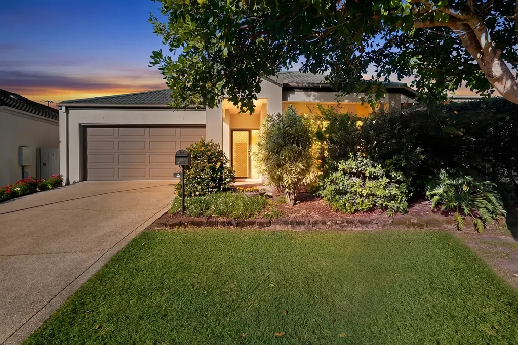 North Lakes 4Moenga 'Parkland' & 'Lake' Outlook In Woodside!