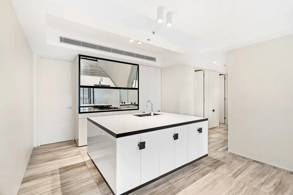 "THE QUAY" LUXURY 2 BEDROOM APARTMENT + STUDY ROOM W PARKING