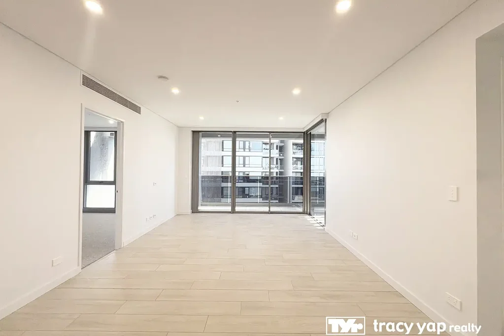 Brand New Luxury & Quiet Meriton Apartment | Walk to Station
