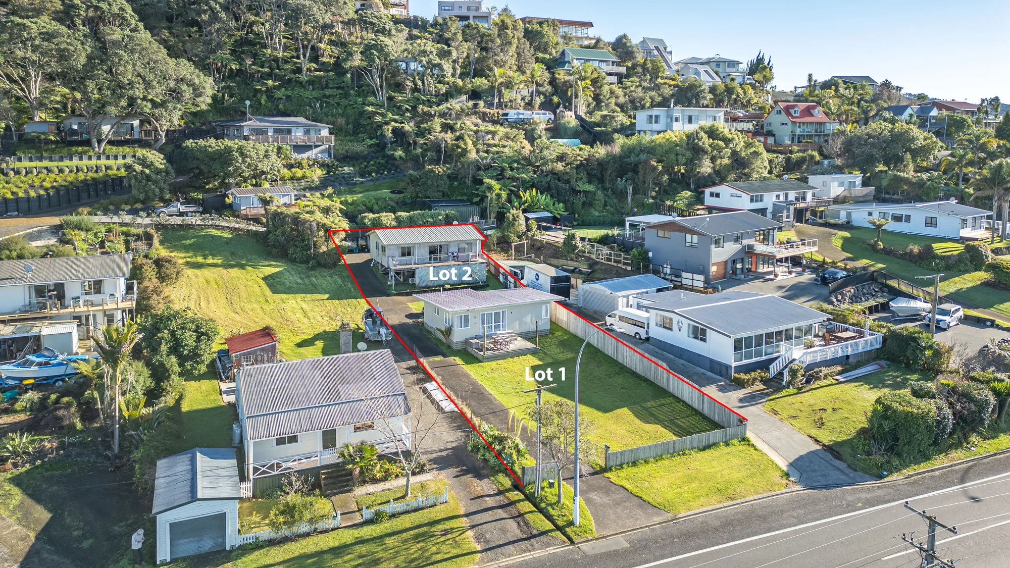 Whangamata 1房  Two Entry Level Coastal Opportunities