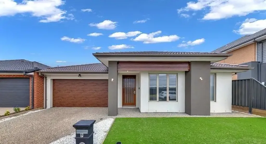 Stylish & Spacious 4-Bedroom Home with 2 Bathrooms and Double Garage