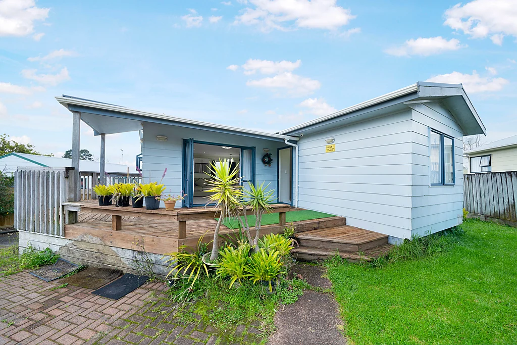 84 Chislehurst Street, Henderson, Waitakere City, Auckland