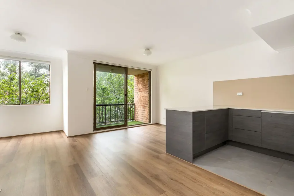 Unfurnished apartment in Surry Hills pocket (Enter via Wilton Street)