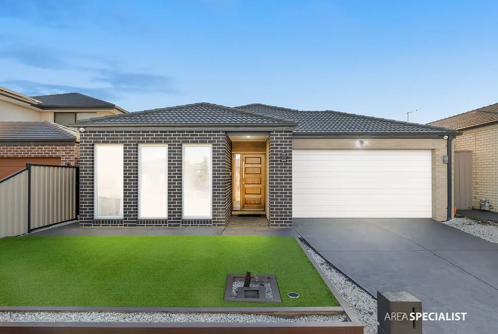 Tarneit 4 Bedroom Listed AS - Modern Family Home in the heart of Tarneit !