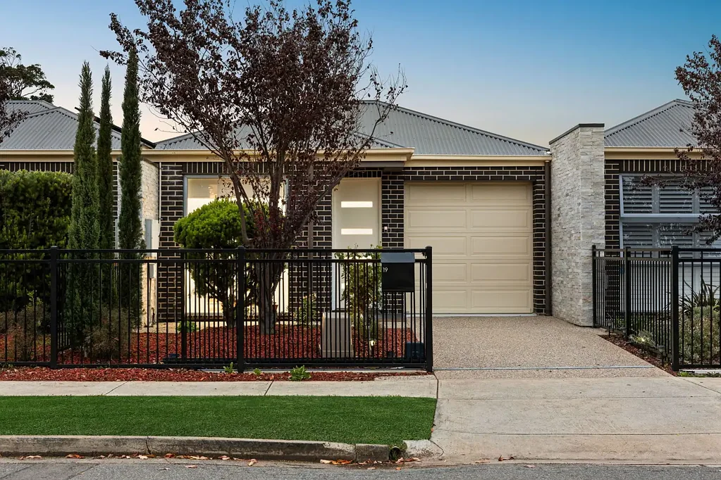 Oaklands Park 3房  Spacious Torrens Title Home with Seamless Indoor-Outdoor Living