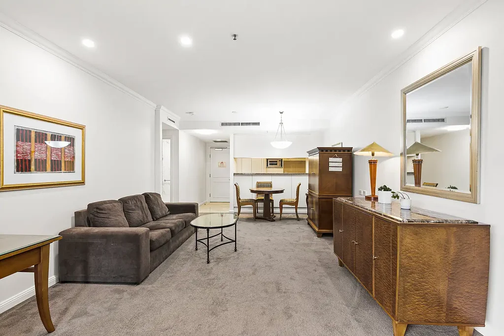 Contemporary 1 bedroom furnished unit