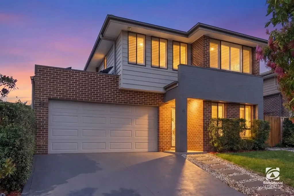 Elderslie 6房 宽敞双层住宅 精装独立granny flat 多代同堂理想 多功能空间 高端装修 双车库 6.6KW太阳能 灵活生活方式 “Dual Living Opportunity with Detached Granny Flat”