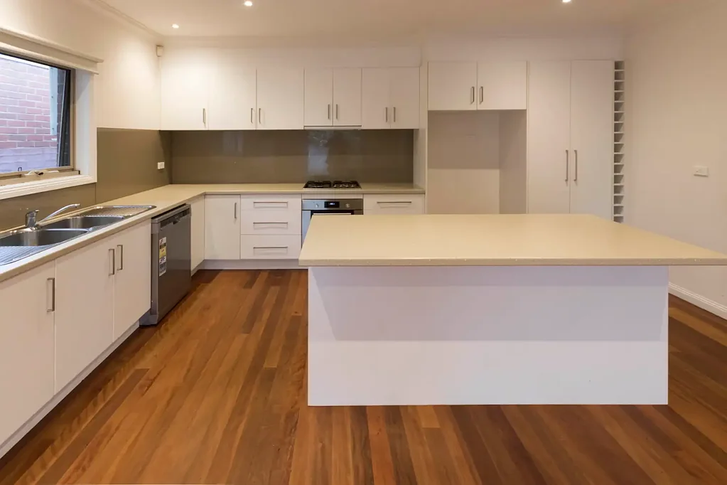 Perfectly located in one of Preston's finest streets, this lovely large 3 bedroom home offer space comfort and all the modern facilities.