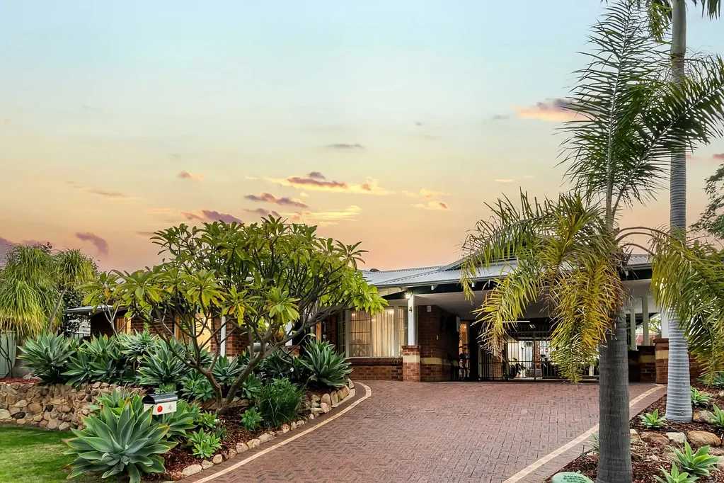 Caversham 5房  Space, Storage & Side Access – A Family Home Ready to Impress