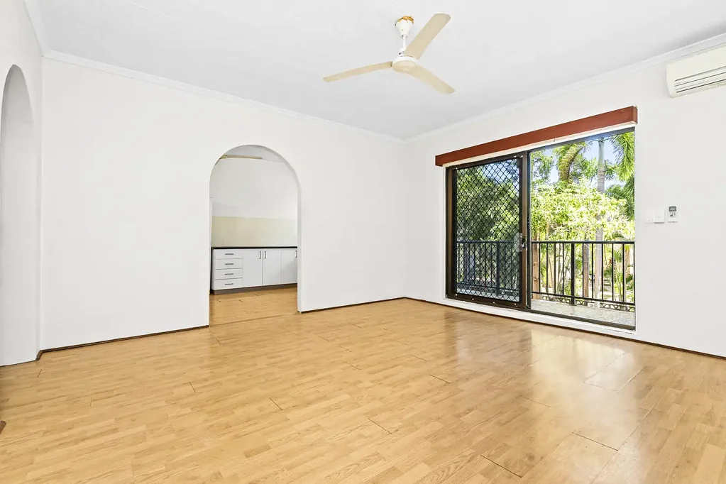 Rapid Creek 2chambre Incredible opportunity one row back from the foreshore!