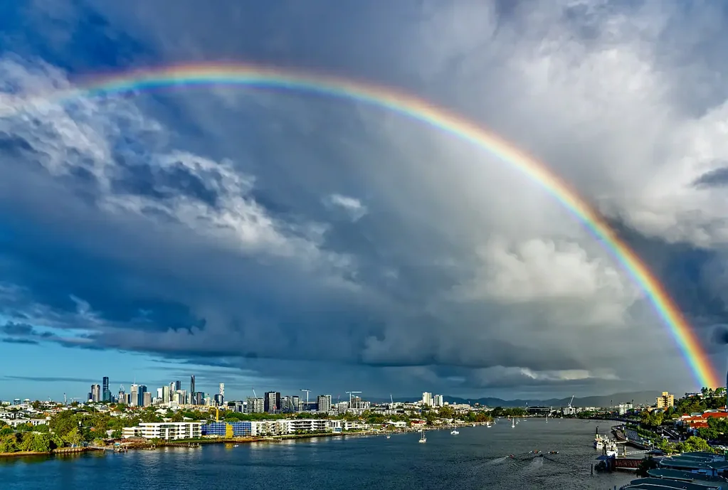 Hamilton 3Zimmer Exceptional Riverfront Luxury with Spectacular River, City & Mountain Vistas