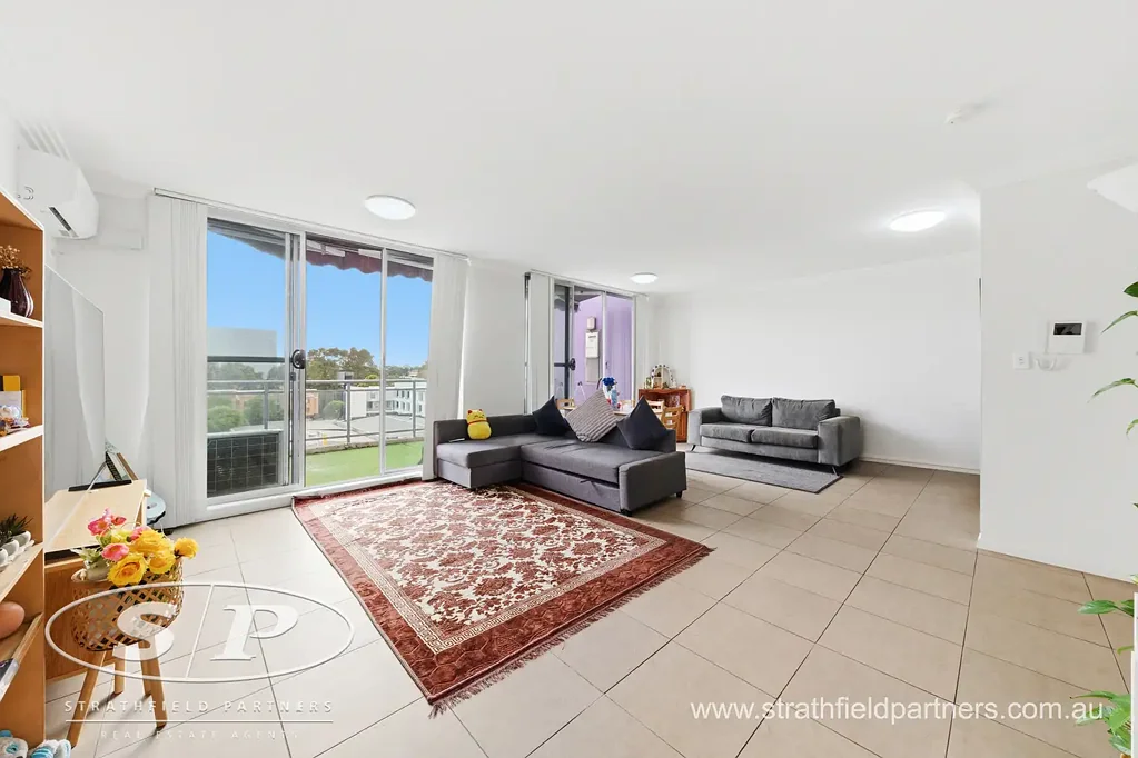 Homebush 2ห้องนอน Split-Level North-Facing Apartment with Two Car Spaces